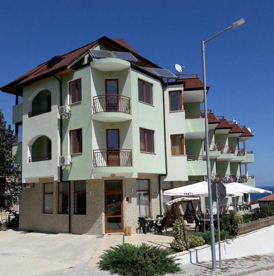 Family Hotel Amore Byala  Bagian luar foto