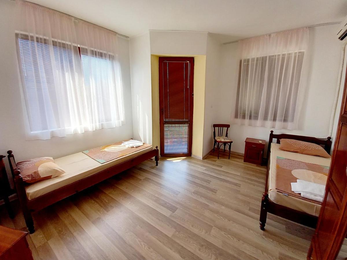 Family Hotel Amore Byala  Bagian luar foto