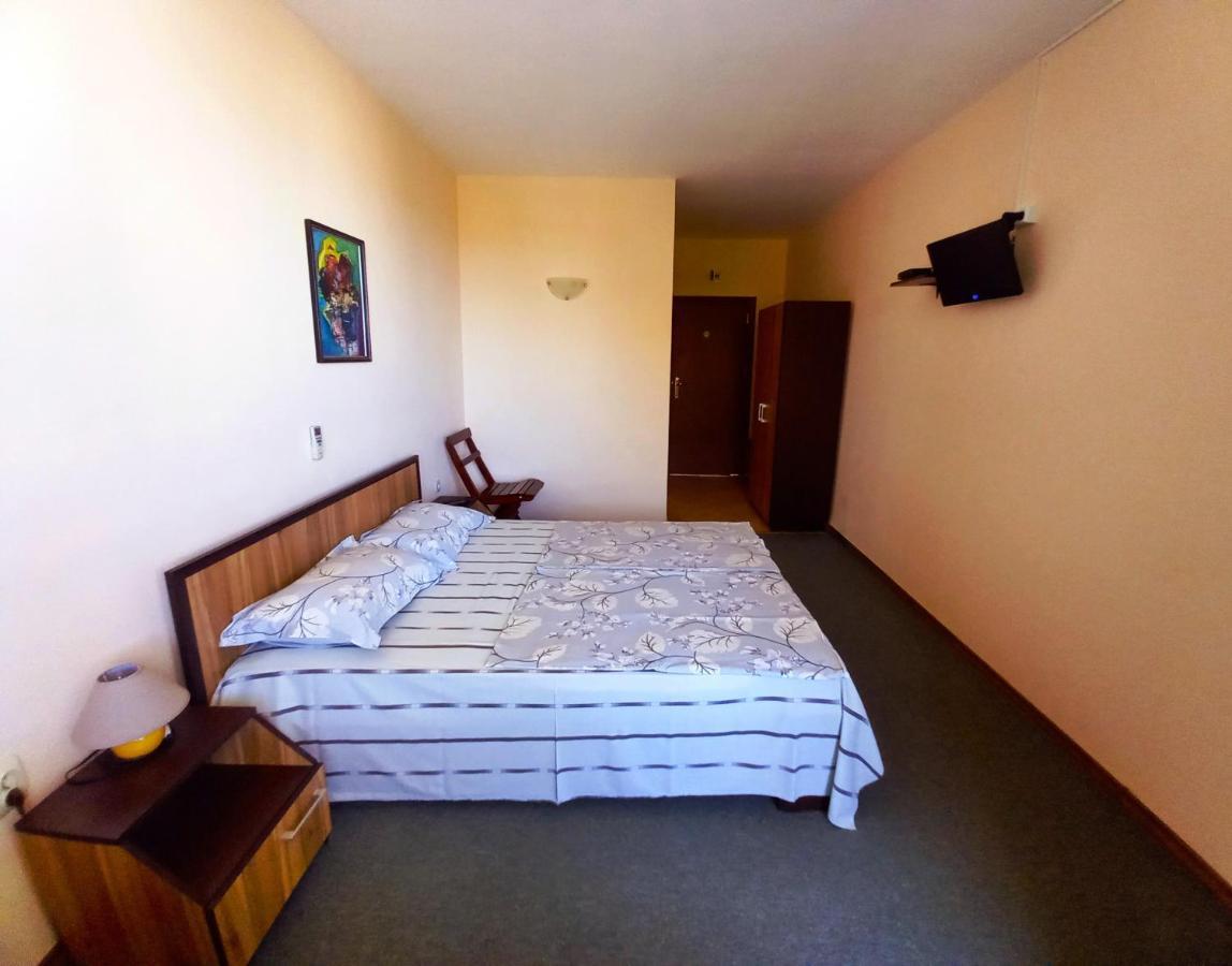 Family Hotel Amore Byala  Bagian luar foto