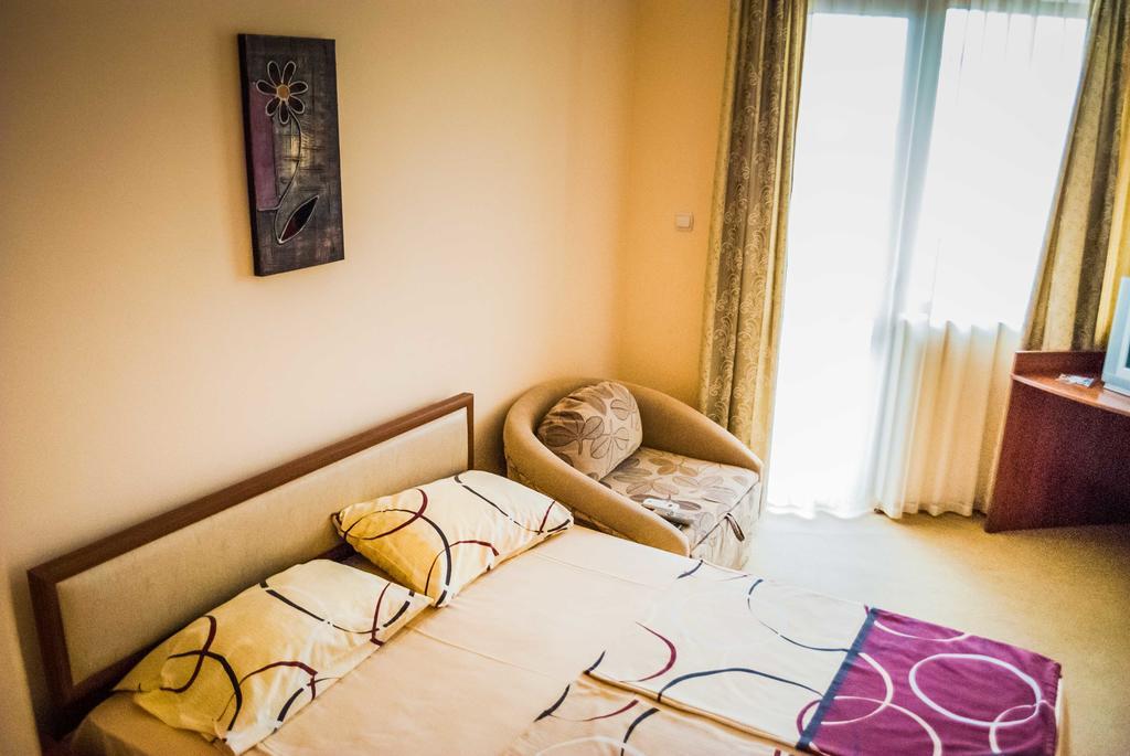 Family Hotel Amore Byala  Bagian luar foto