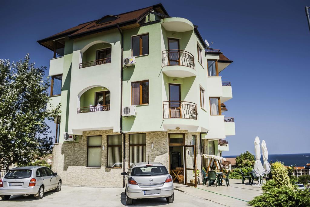 Family Hotel Amore Byala  Bagian luar foto
