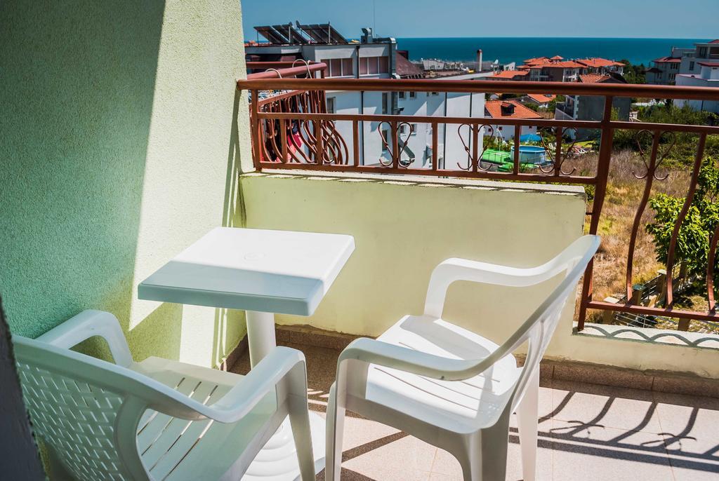 Family Hotel Amore Byala  Bagian luar foto