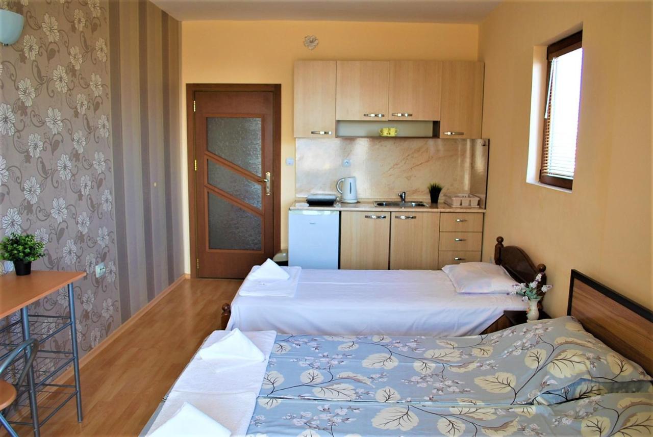Family Hotel Amore Byala  Bagian luar foto